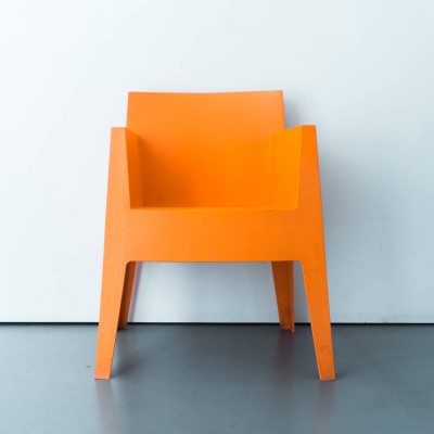 디스퀘어 오렌지 컬러 의자
